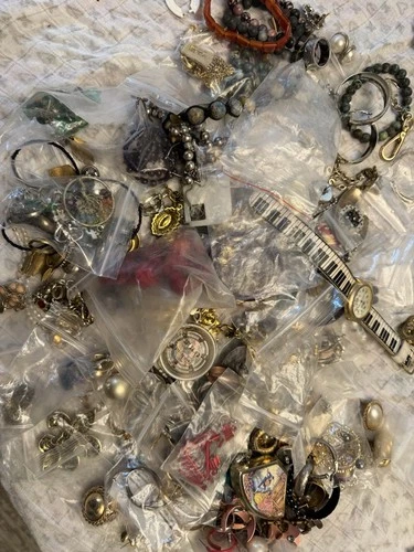 Huge VTG Jewelry Lot 50+ Pieces Costume Estate Mixed Brooches Watches Beads