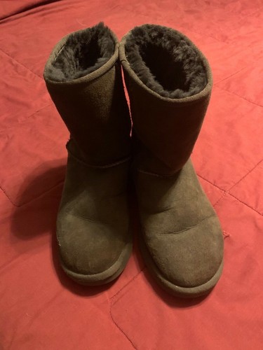 Chocolate Classic Short Ugg boots size 