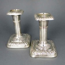 Paar von eleganten Kerzenleuchtern