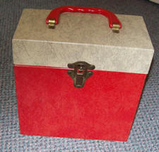 Vintage 45 RPM 7" Record Storage Box Case, Red/Beige Metal/Plastic Handle Latch