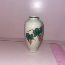 Homco Vintage Bud Vase Red Yellow Grapes Vine Crackle Made In Japan 4 Inch Tall