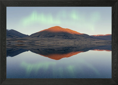 Bergreflexion mit Aurora Bor gerahmtes Wandbild Poster Leinwanddruck Bild