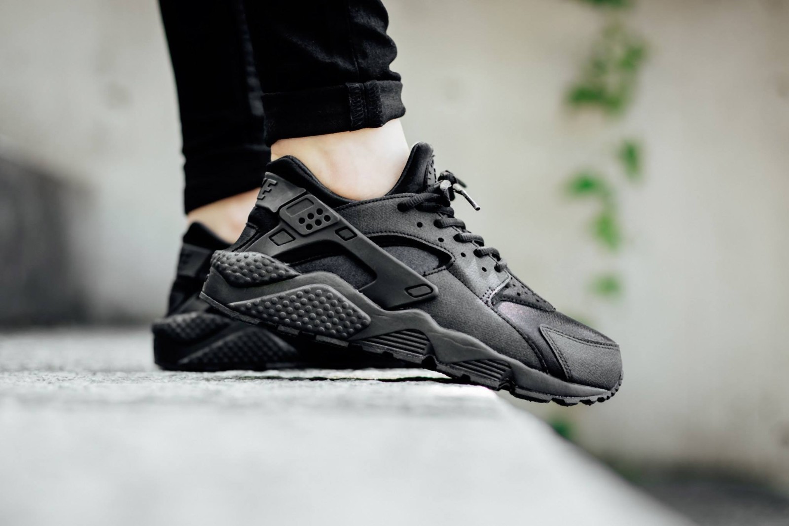Nike Air Huarache Triple Black Athletic Running Workout Trainer DH4439-001 *2021