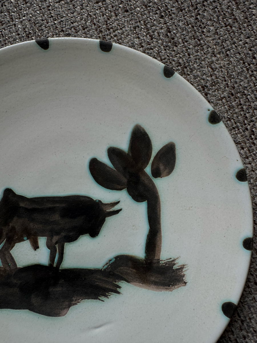 Pablo Picasso - Madoura edition ceramic plate 'Taureau sous l