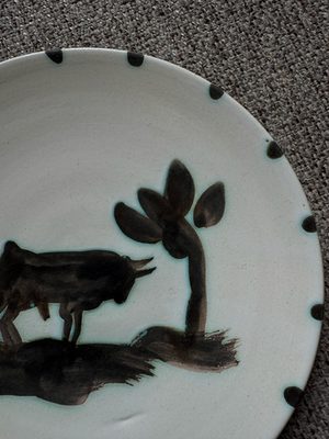 Pablo Picasso - Madoura edition ceramic plate 'Taureau sous l