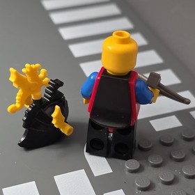  Lego Castle minifigure cas018a from set 6105