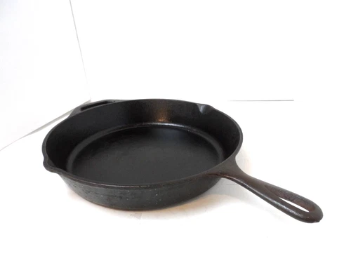 Vtg.  Lodge Cast Iron Skillet Cooking Frying Pan 10SK Pour Spouts 12" - USA