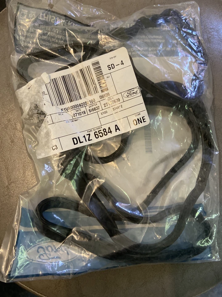 Junta de cubierta de válvula Ford OEM 2017 F-450 Super Duty DL1Z6584A Foto 2 de 2