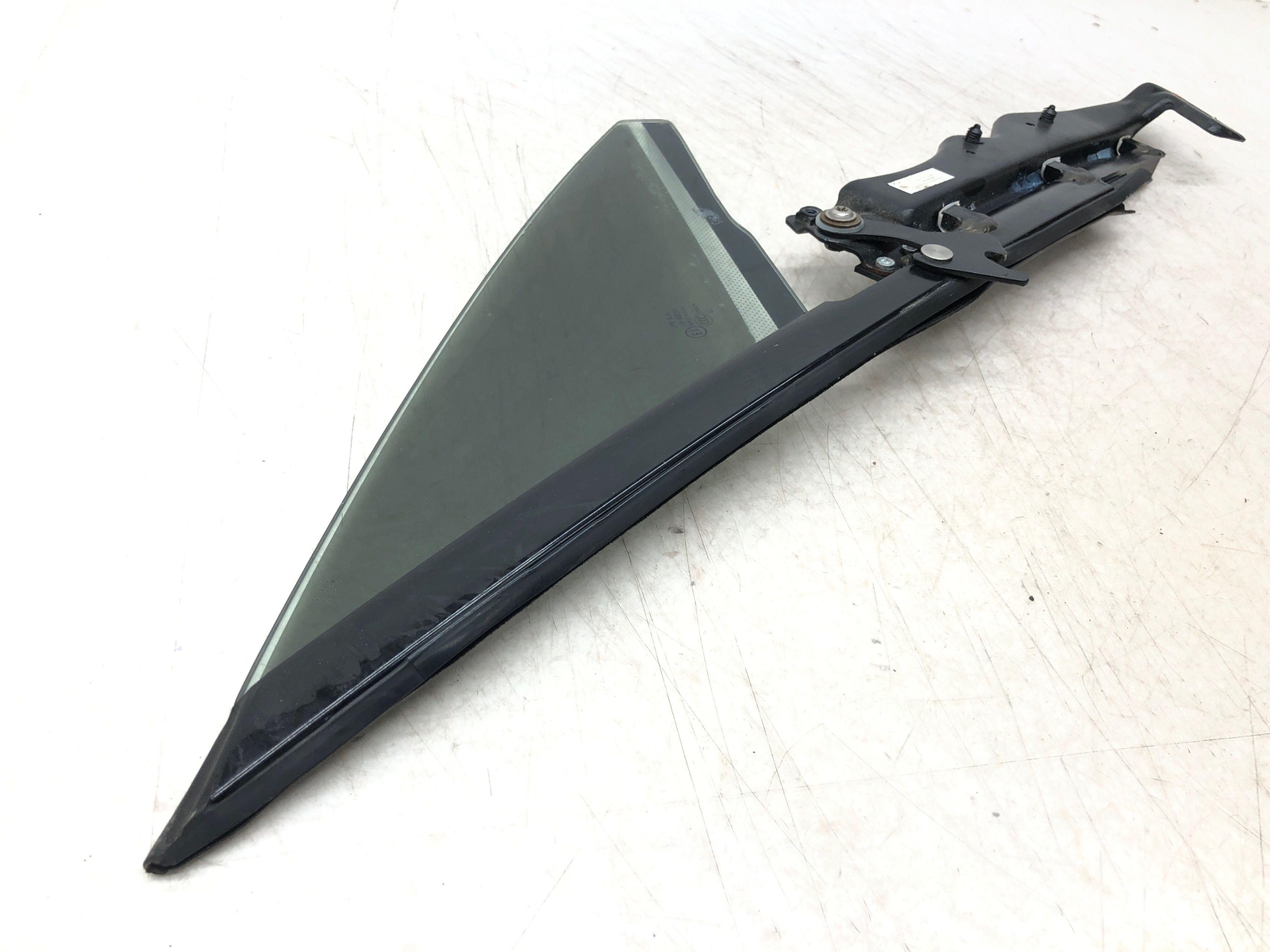 2010 - 2020 ASTON MARTIN RAPIDE RIGHT FRONT DOOR CORNER WINDOW AD43-C262A36-AF