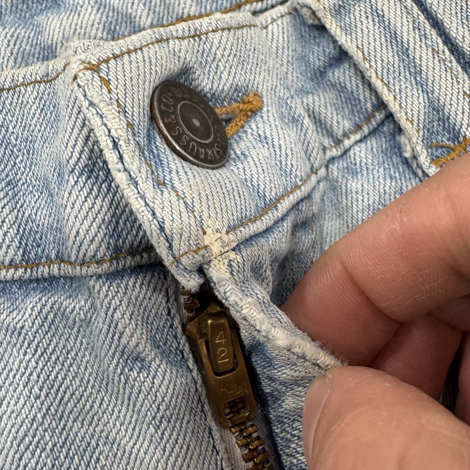 Vintage Levis Light Wash Jeans 28x30 Big Bell Bottom Flare Orange Tab 70s thumbnail 3