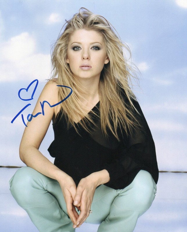 Autographed Tara Reid American Pie Cute 8 x 10 Photo Signed with COA  