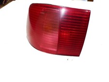 AUDI A8 D2 4D2, 4D8 Rücklicht hinten links 4D0945095 2.80 Petrol 128kw 21112274