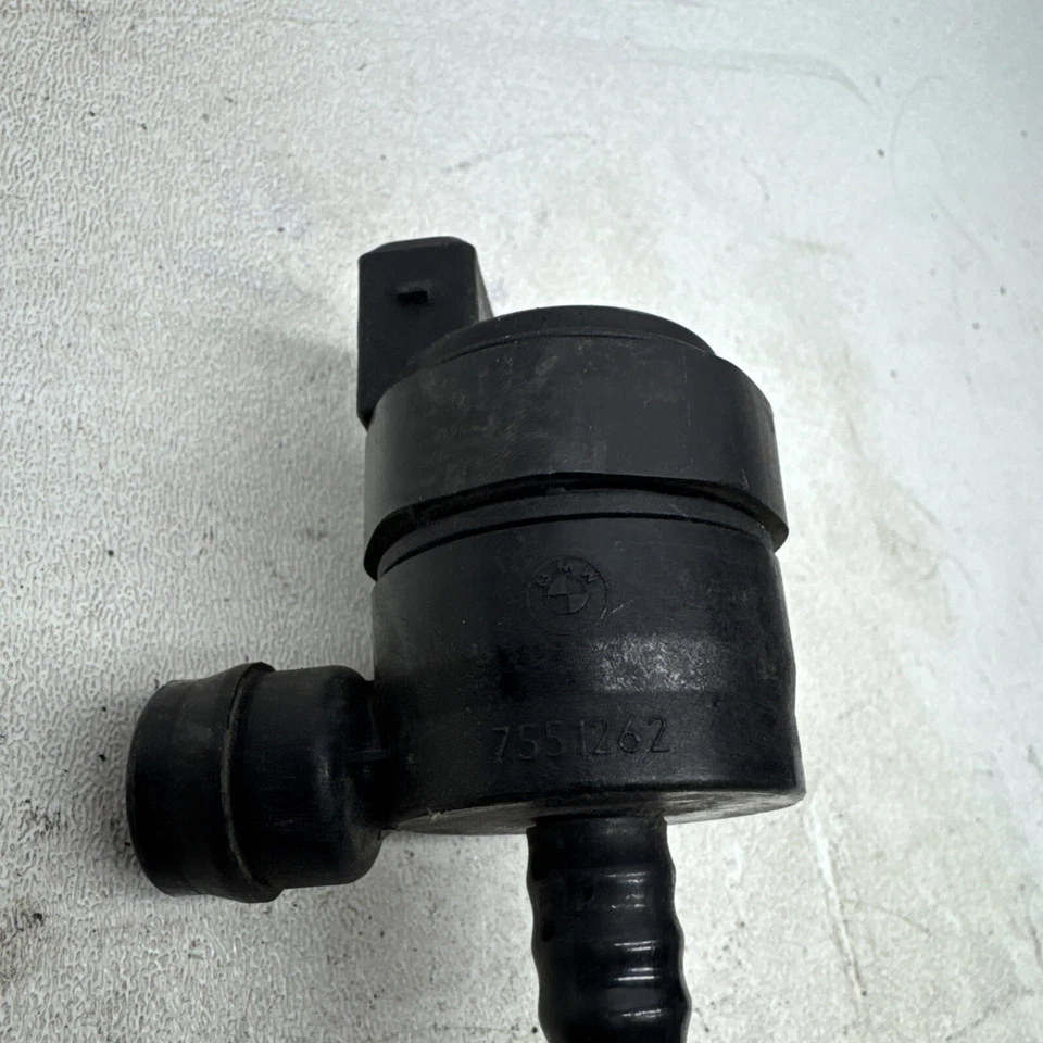 Válvula de respiración del tanque de combustible BMW E93 335i 3.0 M-SPORT 7551262 2009 Foto 3 de 4