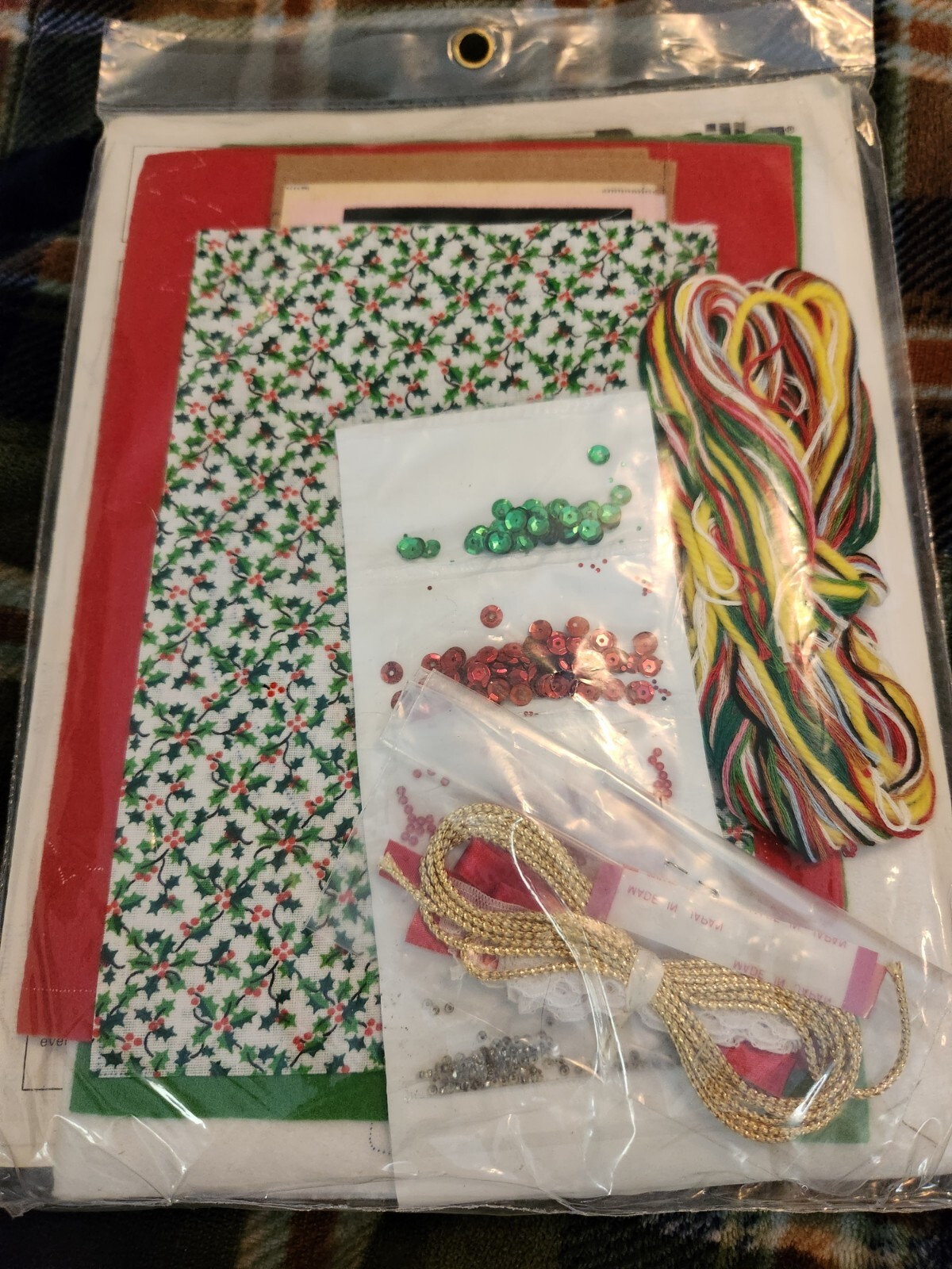 Bucilla Christmas Heirloom Holly berry  Kit New Felt Stocking 18" 82074 Vintage
