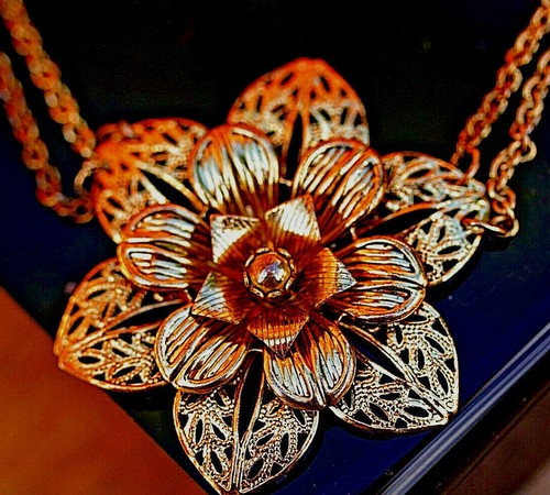 Vintage Gold Metal Floral Design Chain Pendant Necklace