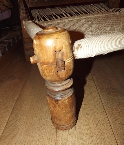 Yoga, Bodenstuhl Holz ,Alt , Antik mit Kordel Sitzfläche - Bild 9 von 9
