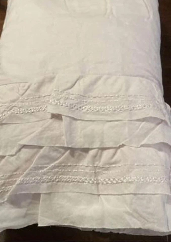 Falda de cama Pottery Barn Kids Sadie blanca con volantes de algodón orgánico Foto 4 de 4