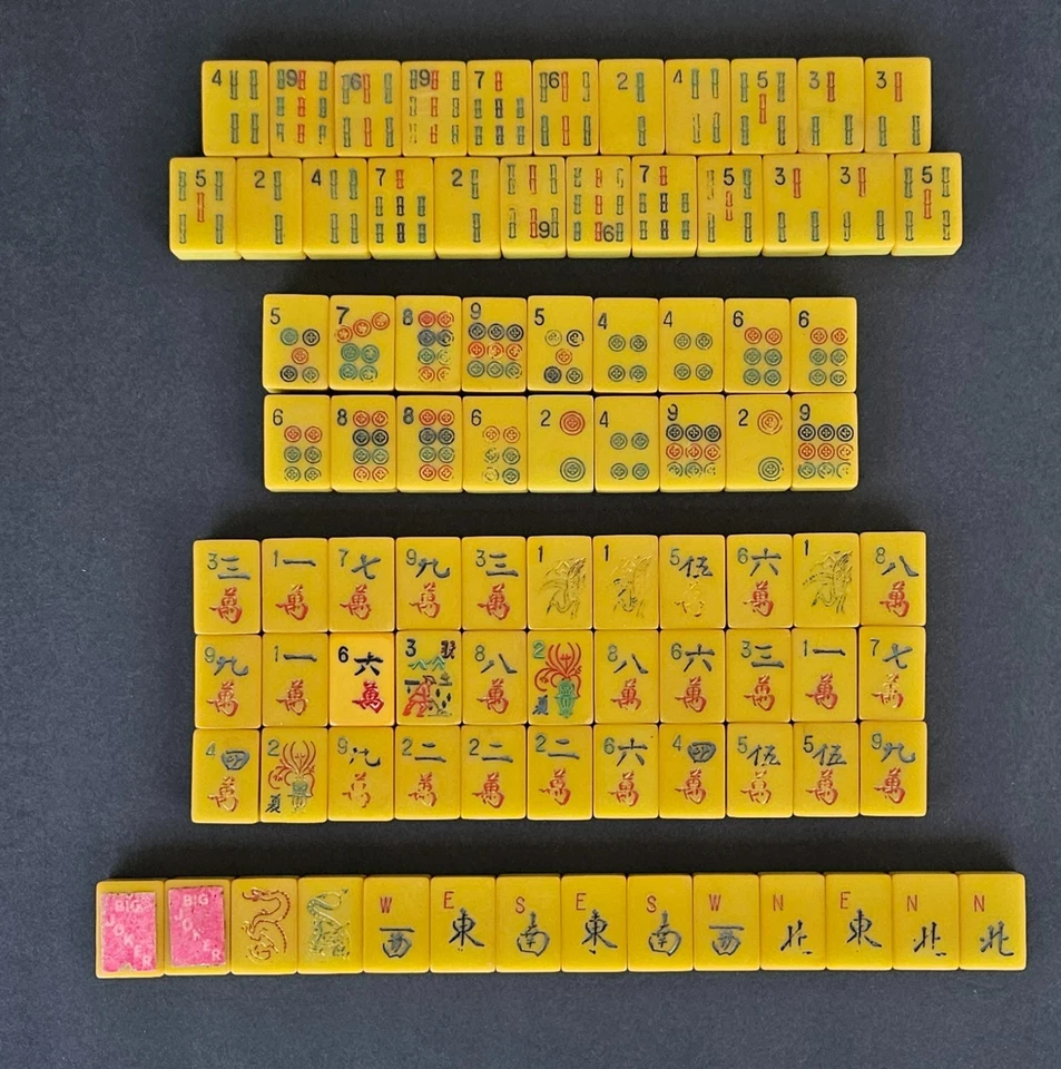 Vintage 1930s Catalin Pistachio Green Glow / Buttescotch Bakelite Mahjong Tile - Image 3 of 4