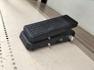 Behringer HB01 Hellbabe Wah Pedal Gitarrenpedal gebraucht