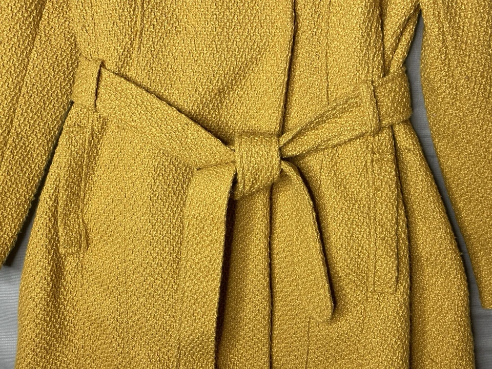 Chaquetón Steve Madden Talla Grande Amarillo Mostaza Cinturón Trinchera Tweed Cierre a Presión Foto 4 de 4