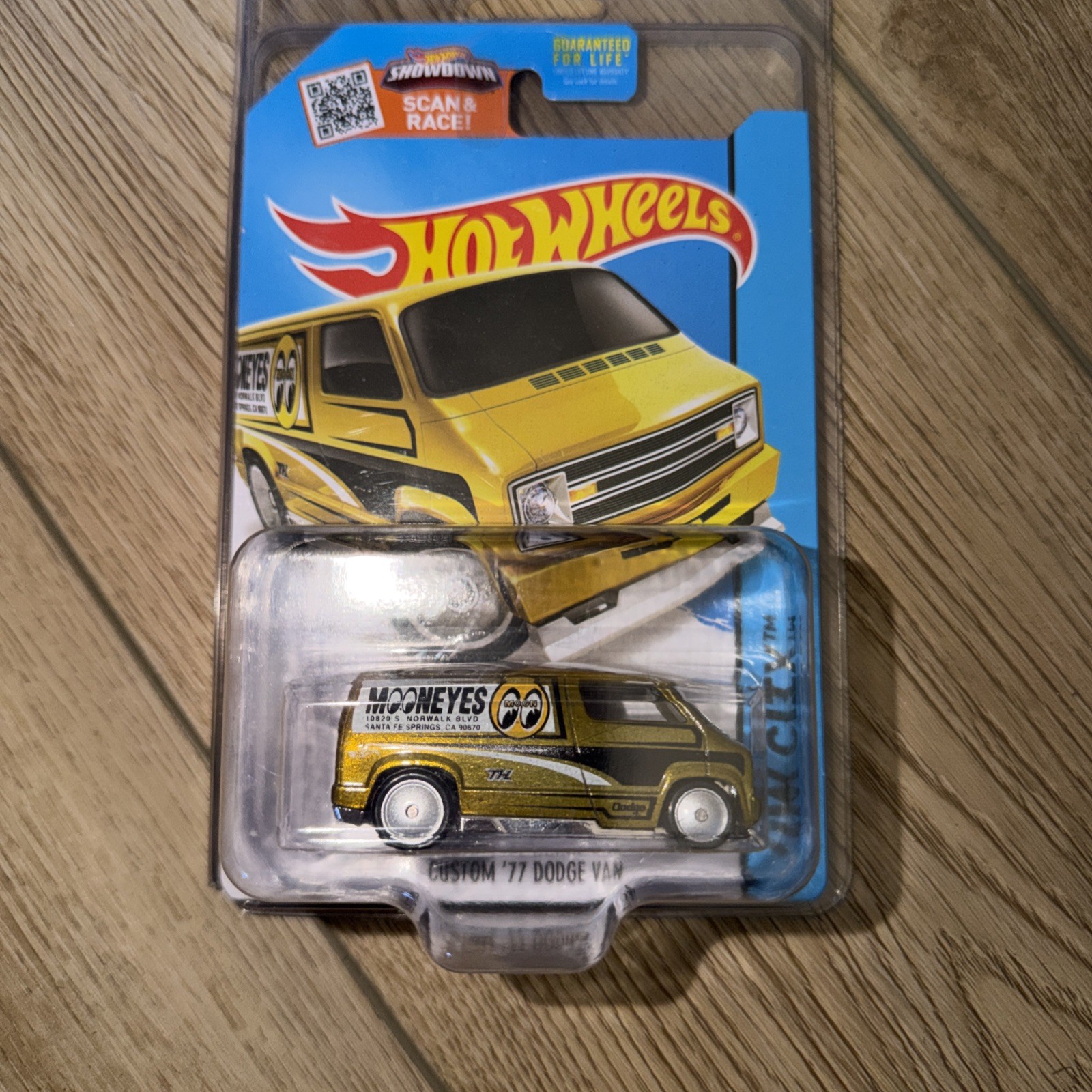 Hot Wheels 2015 Super Treasure Hunt Custom '77 Dodge Van Mooneyes