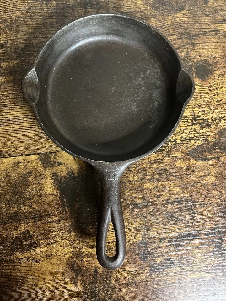 Griswold铸铁大号标志煎锅套装带展示架 — 第 3/4 张图片