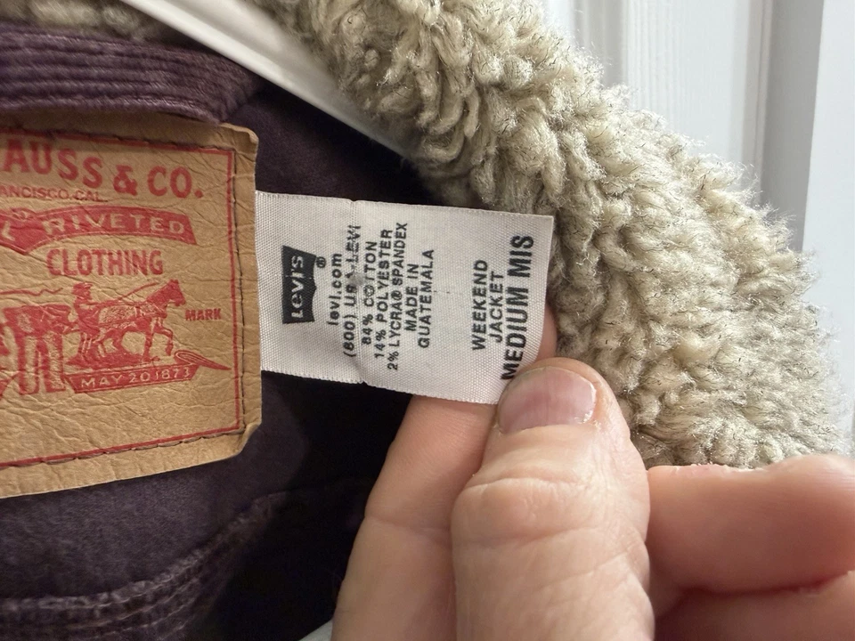Chaqueta de Camionero Sherpa Original Levi's (fin de semana) en pana morada, Mediana Foto 3 de 4