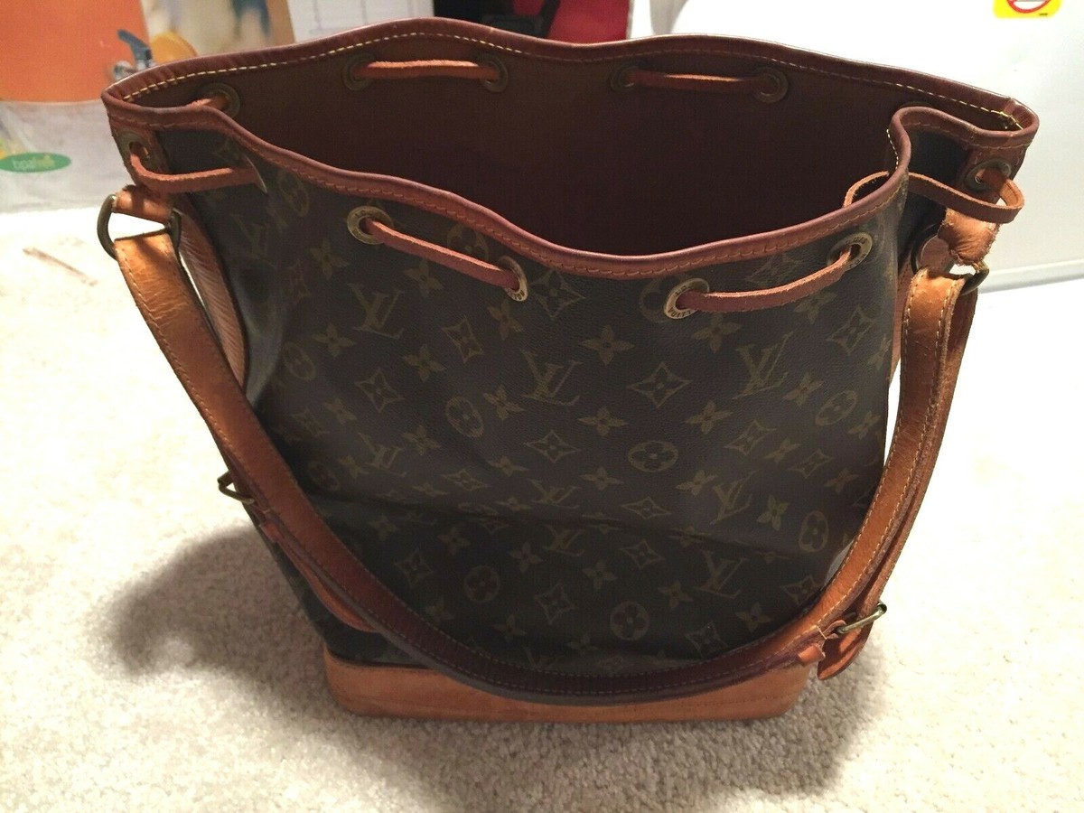 LOUIS VUITTON LADIES VINTAGE BAG WITH SHOULDER STRAP.