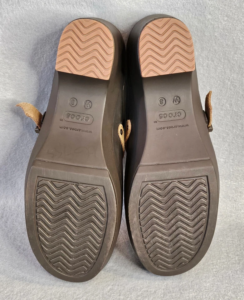 Zuecos Crocs Sarah Doble Confort Marrón Con Correa de Gamuza Tostada Para Mujer Talla 8W Foto 4 de 4