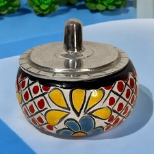 Caja de cerámica baratija joyería redonda estilo talavera mexicana con tapa metálica plateada