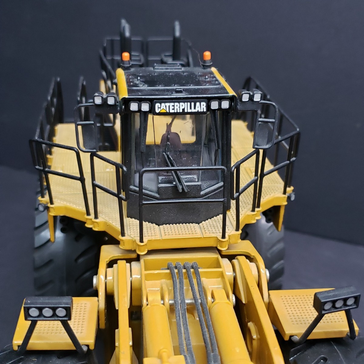 Norscot Cat 994F Wheel Loader: Model 55161 - 1:50 Scale Near Norscot Cat 994F Wheel Loader: Model 55161 - 1:50 Scale Near