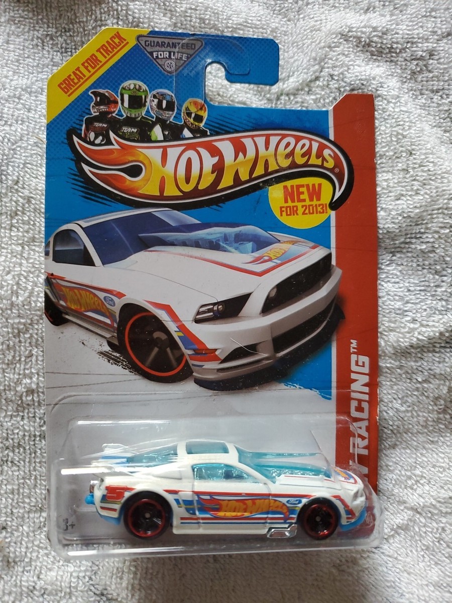 2013 Hot Wheels International 13 FORD MUSTANG GT White 106