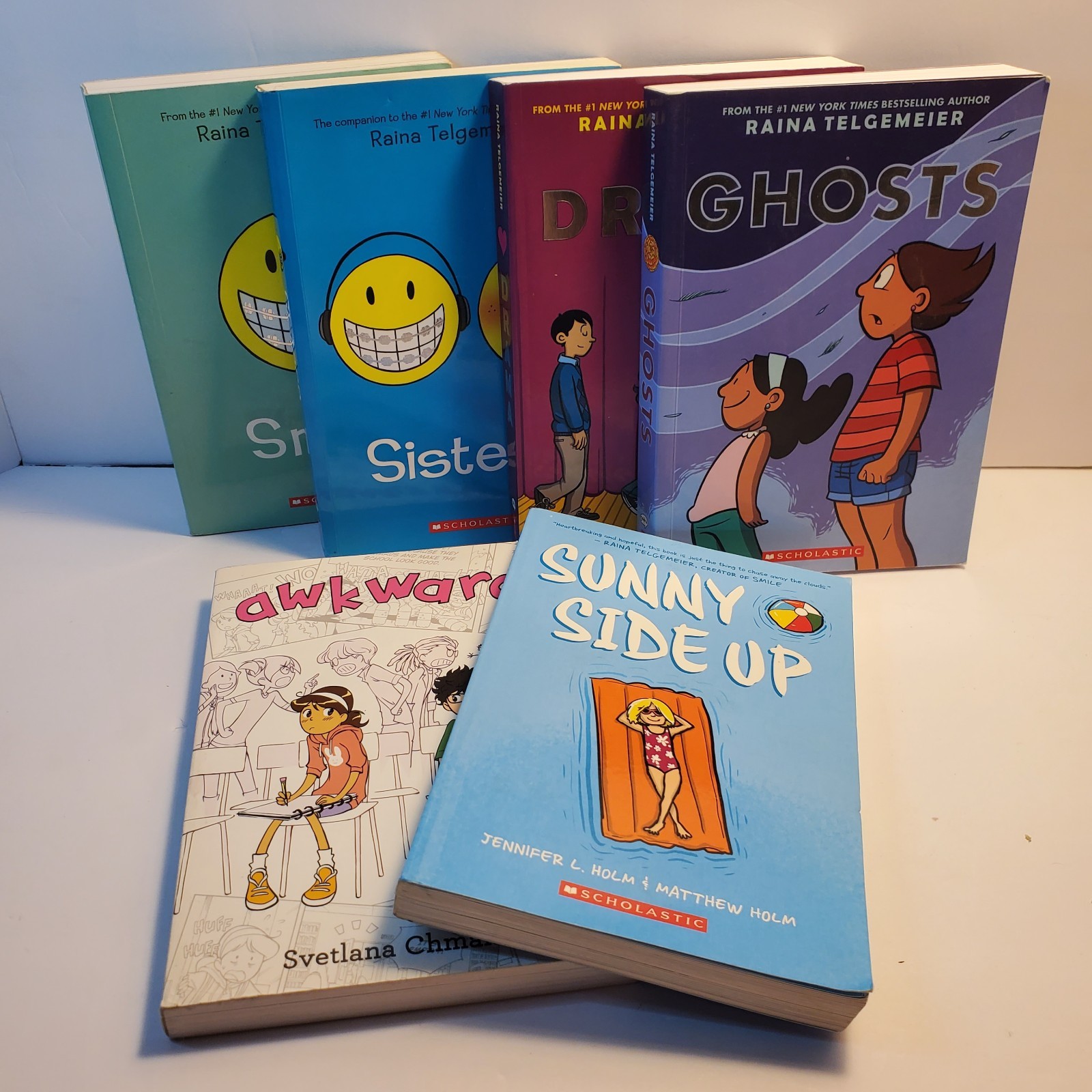 Lot Of 6 Yong Adult/Kids Graphic Novels, Raina Telgemeier Holm Chmakova