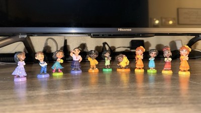 Disney Encanto Una Familia Mini Figurines Set of 11 Collectible Cake Topper Toy