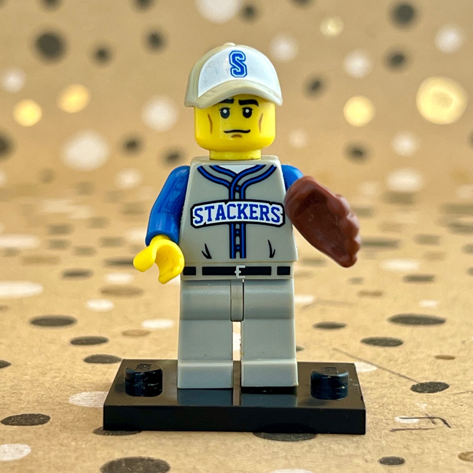 LEGO MINIFIGURES COLLECTION - Series 10 - 71001 - Baseball Fielder #13