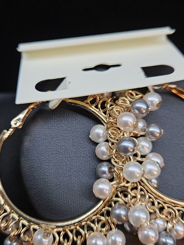 New Cato Gold Tone White/gray Faux Pearl Beaded Hoop Earrings - Picture 5 of 10