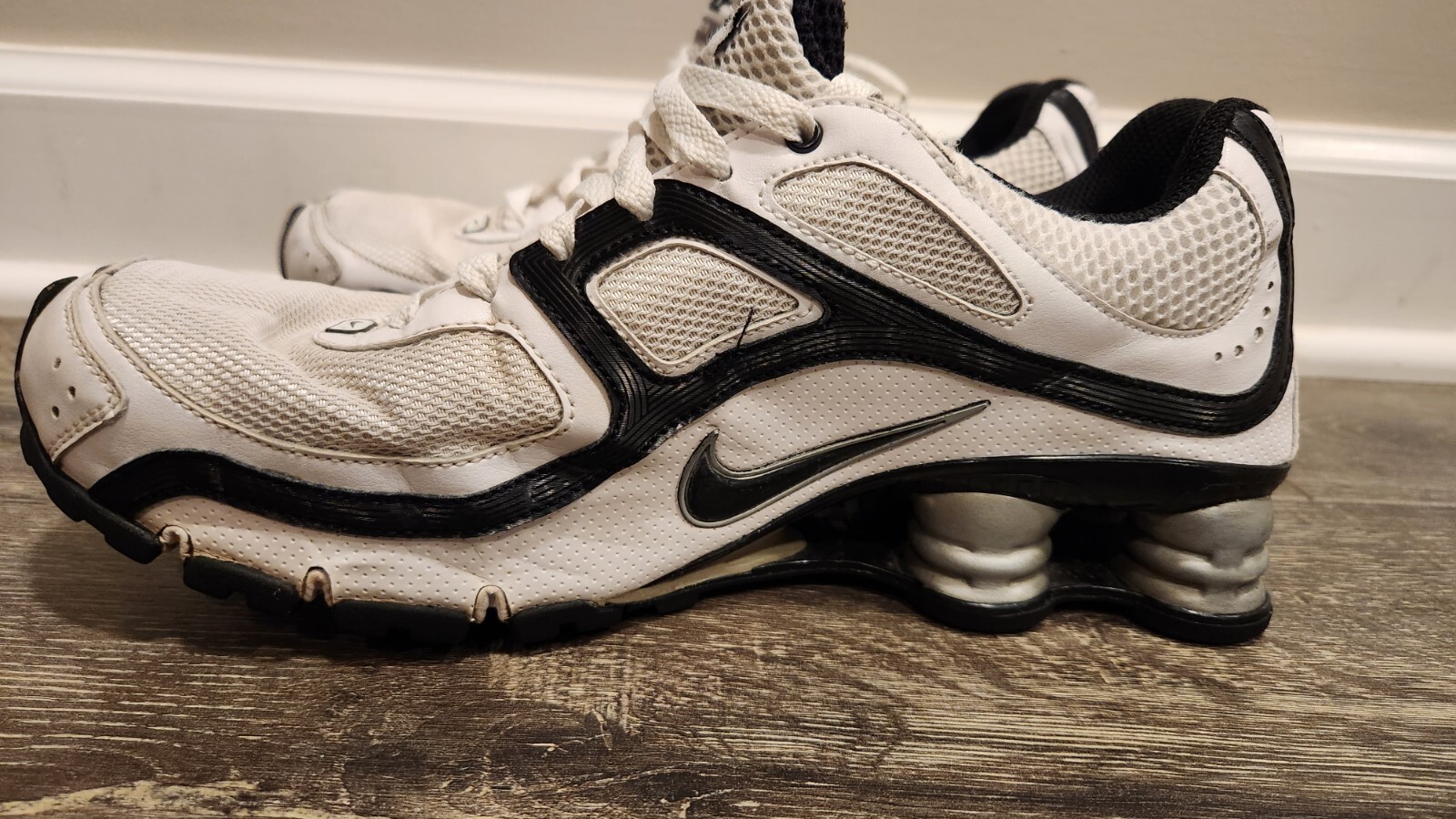 Size 8.5 - Nike Shox Turbo 9 2009 White Black 366410-101 Men's Sneakers image 3