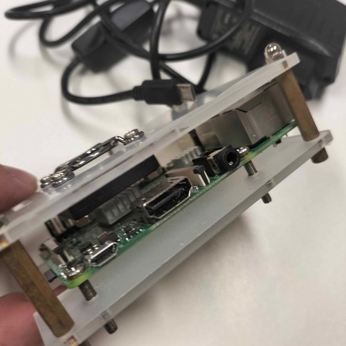 Raspberry Pi 2 con alimentatore e guscio protettivo - Foto 4 di 6