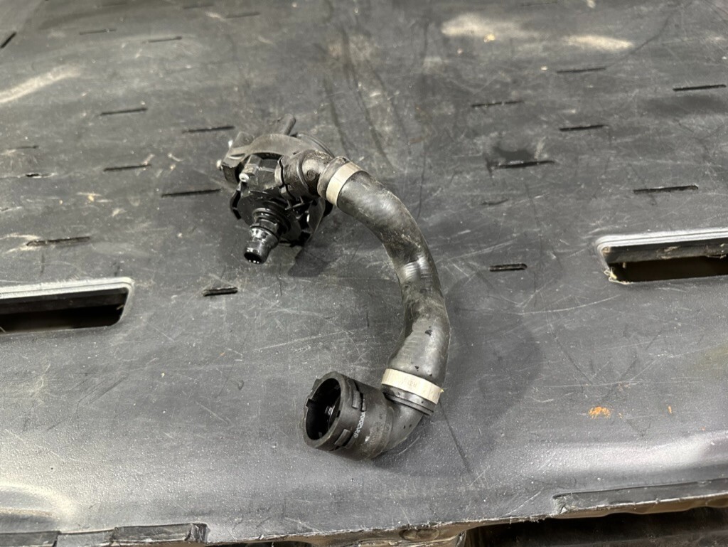 1619 BMW BMW G11 G12 G30 G32 B58 540i 740i AUX WATER PUMP W/ COOLANT