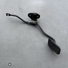 2001-2004 Toyota Sequoia Fuel Gas Throttle Pedal Cable Accelerator