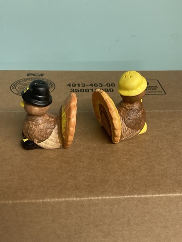 Turkey Pilgrims Salt & Pepper Shakers Set Thanksgiving Fall Colors Ceramic - Picture 9 of 9