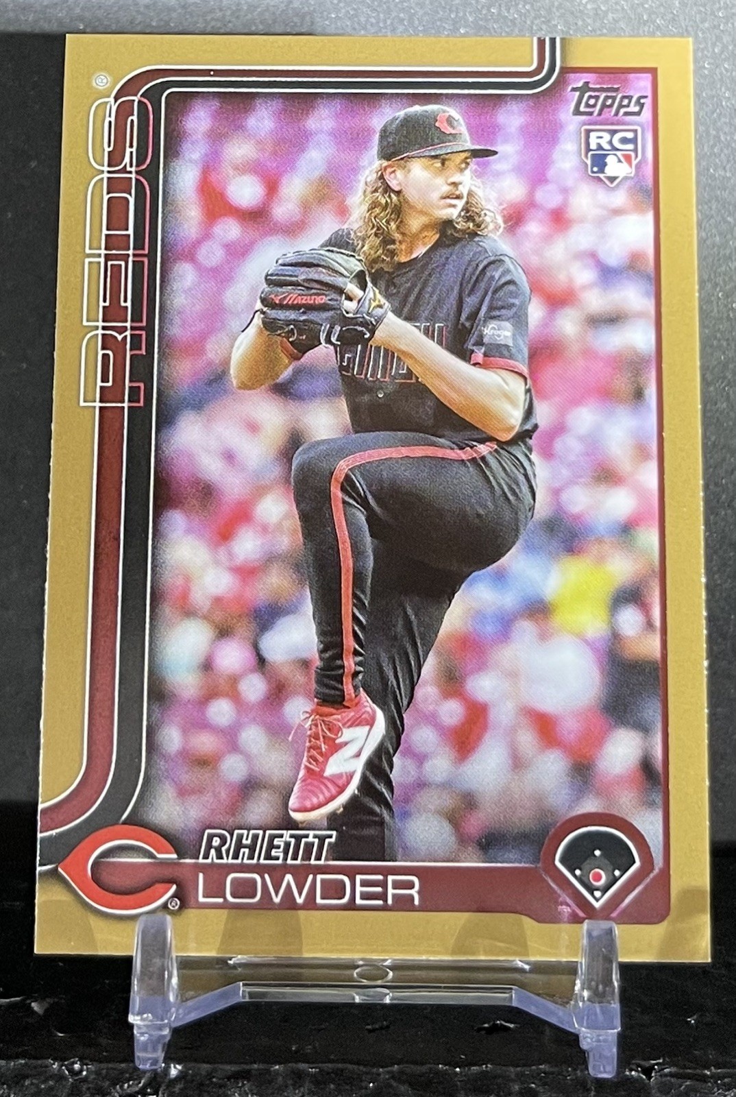 Rhett Lowder 2025 Topps Series 1 #205 Gold 1714/2025 (RC) Cincinnati Reds