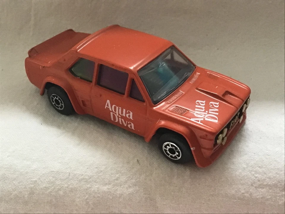 MATCHBOX EDICIÓN BÚLGARA SUPERRÁPIDA FIAT ABARTH ROJO 'AQUA DIVA' Foto 2 de 4