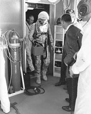 ALAN SHEPARD PREPARES FOR MERCURY FREEDOM 7 PHOTOGRAPH PHOTO PRINT