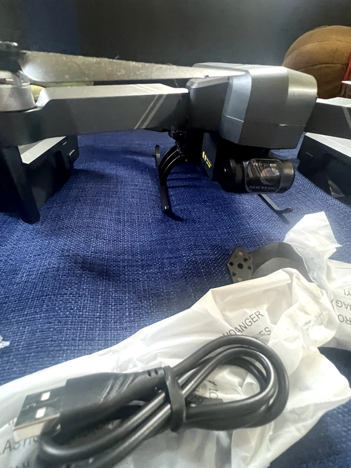 Roku F11 GIM 2 4K Camera 4 Batteries With Case - Image 4 of 4