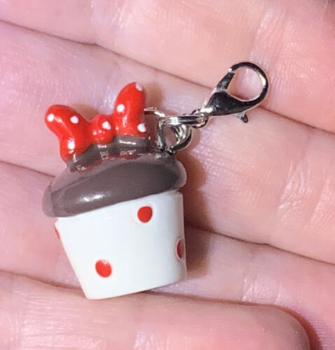 Red & White 3D Minnie Mouse Cupcake Charm Zipper Pull & Keychain Add On Clip!! - Zdjęcie 1 z 4