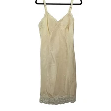 Vintage wonder maid full slip cream size M