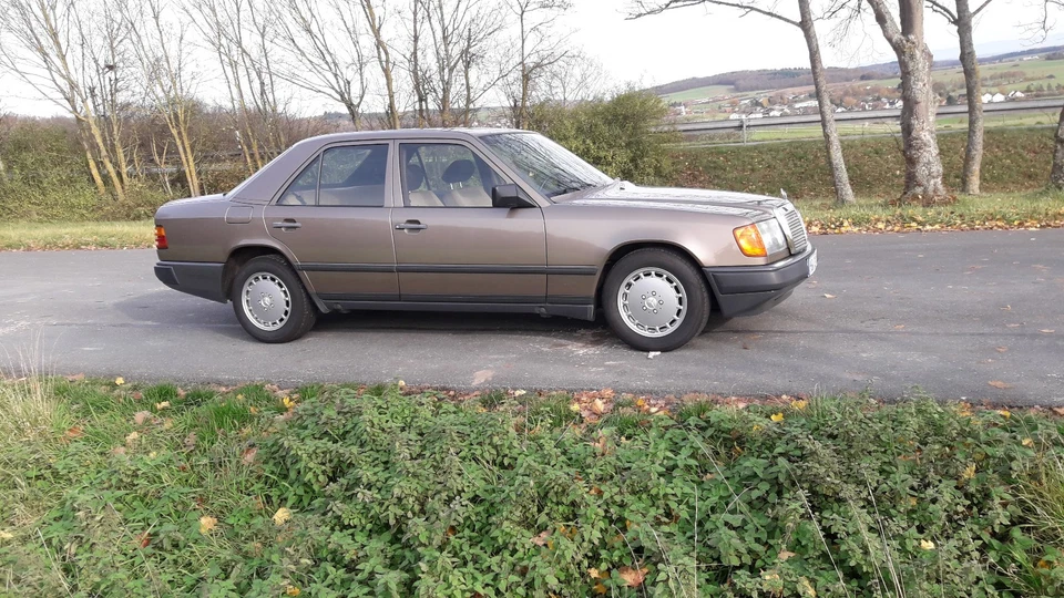 Mercedes E260 W124 " Wunderschöner Klassiker" - Bild 3 von 4