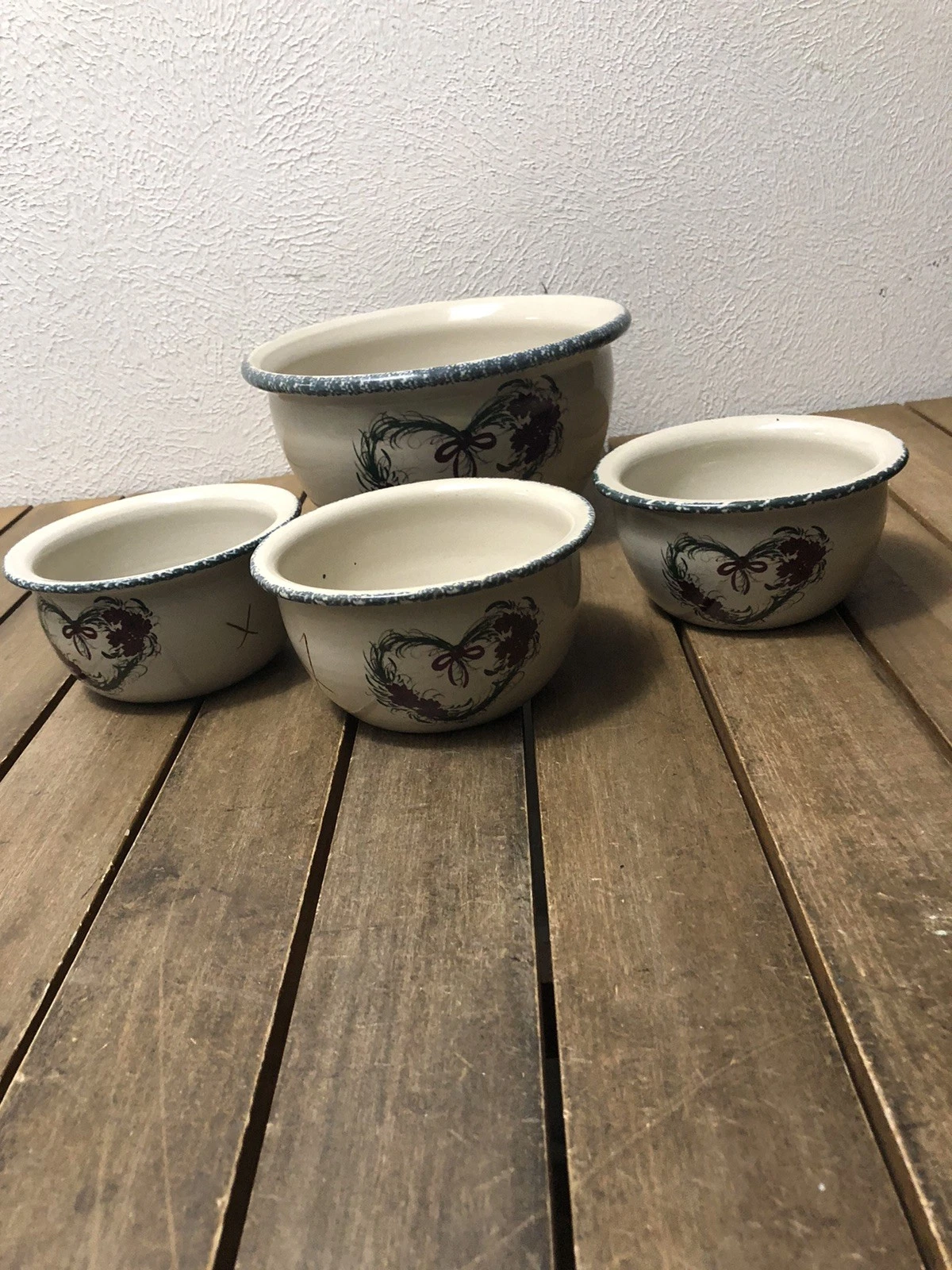 VINTAGE CASEY POTTERY BURGUNDY FLORAL HEART DESIGN STONEWARE MIXING BOWL SET/4