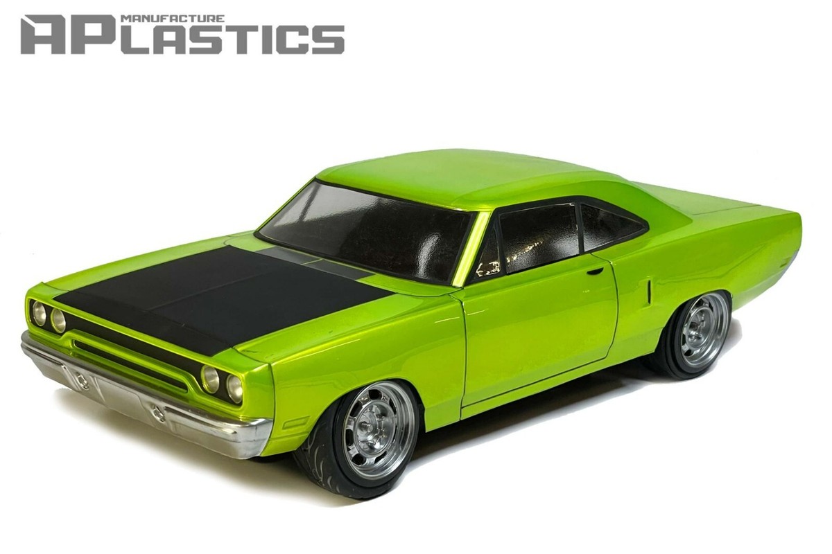 Plymouth 1970 Road Runner スケールモデル 1970 Plymouth Road Runner & Wile E. Coyote Figure | Jada Toys